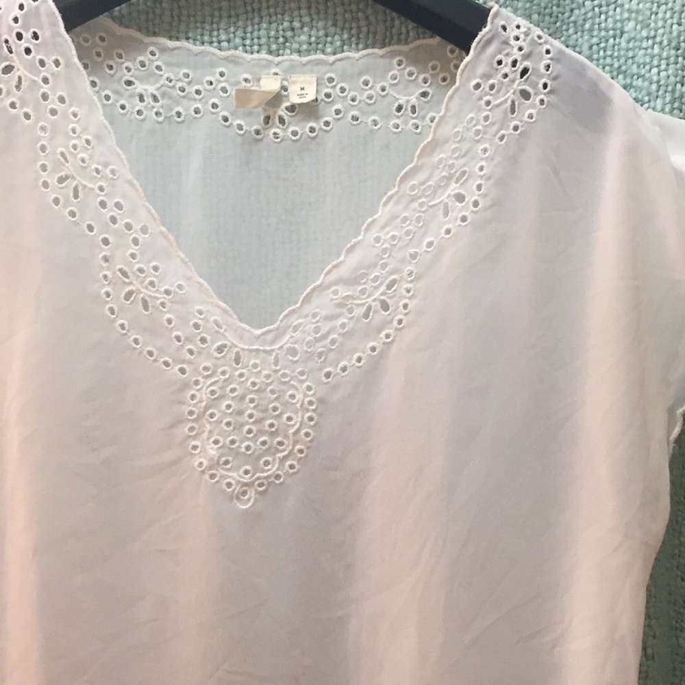Adorable top! - Picture 2 of 4